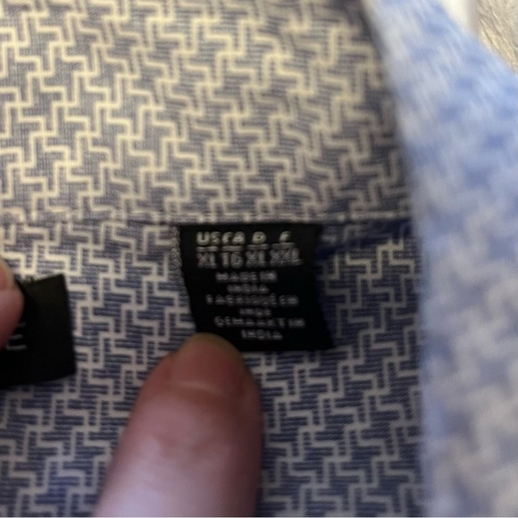 Saks Fifth Avenue Short Sleeve Button Down Men's Blue & White Patterned Shirt XL - Picture 13 of 13